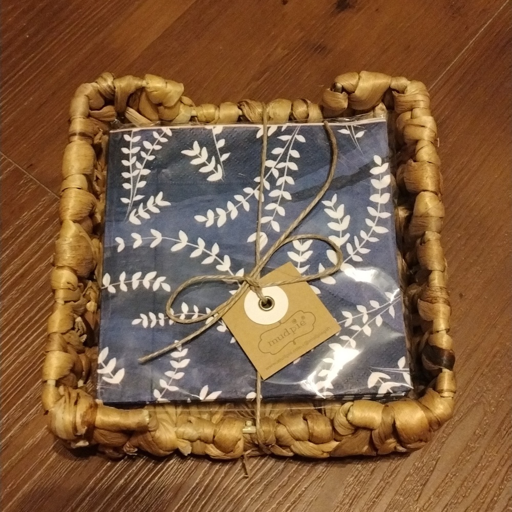 Napkin Holder and set of napkins with it